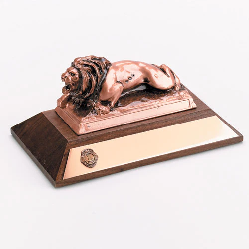 MODEL LION ON WOOD BASE